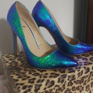 Mermaid iridescent pumps